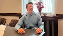 Christian Mayrhofer ist 48 Jahre alt und war 14 Jahre als Lehrer tätig, obwohl er nicht alle ...