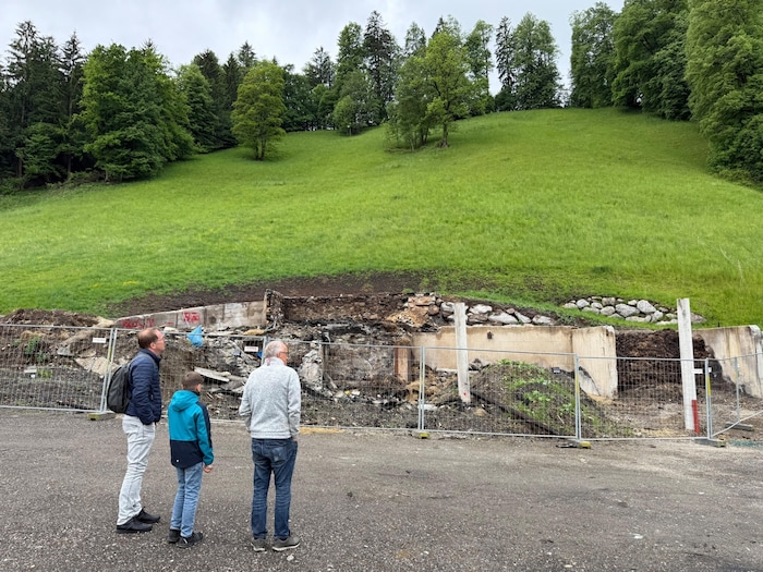 Die Ruine des Wirtschaftsgebäudes