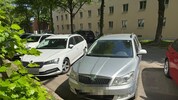 Mit diesem Auto war der Verdächtige nach München geflüchtet. Dort ging es dann mit dem Zug in ...