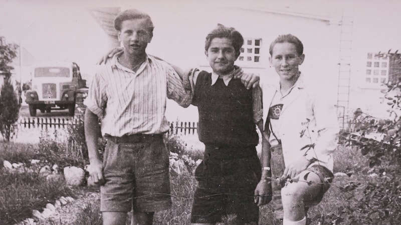 Klaus Thaler (ganz rechts) mit Jugendfreunden. (Bild: Mathis Fotografie)