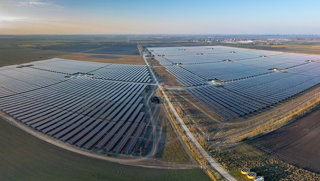 Im Burgenland wurde in den vergangenen Jahren massiv in Photovoltaik und Windkraft investiert. Ziel der rot-grünen Landesregierung ist es, bis zum Jahr 2030 energieautark zu sein. (Bild: Burgenland Energie AG)