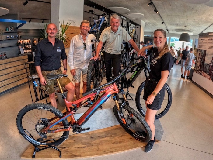Bei NOX-Cycles: GF Marco Klimmt, Posch, fallweiser Tourenbegleiter Peter Habeler, NOX-Marketing- ...