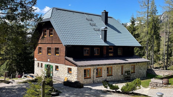 Zweimal ist das Rohrauerhaus abgebrannt, am 2. August 1925 wurde die Hütte zum letzten Mal neu ...