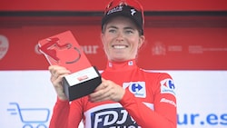 Demi Vollering (Bild: AFP/MIGUEL RIOPA)