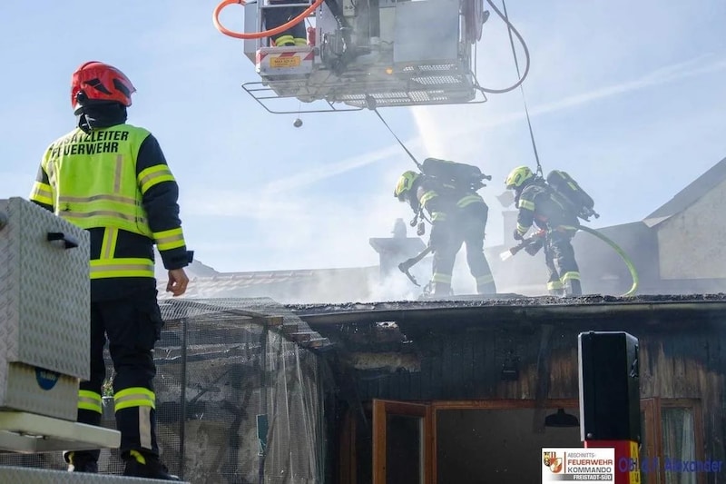 Die Feuerwehren waren rund viereinhalb Stunden im Einsatz. (Bild: Feuerwehr Freistadt-Süd/Alexander Grünhagen)