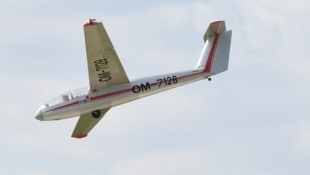 Der Mann konnte sein Flugzeug gerade noch landen (Symbolbild).   (Bild: Patrick Huber, Krone KREATIV)