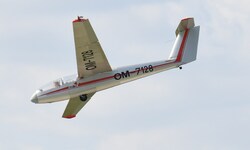 Der Pilot wurde bei dem Unfall tödlich verletzt. Die Ursache ist bislang unbekannt und ...