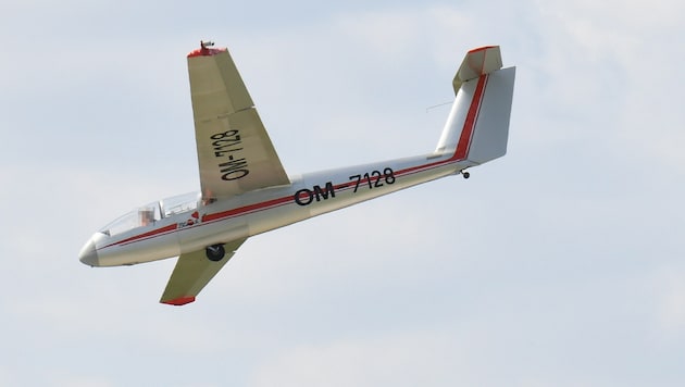 Der Mann konnte sein Flugzeug gerade noch landen (Symbolbild).   (Bild: Patrick Huber, Krone KREATIV)