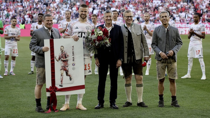 Auch Eric Dier wurde vor dem Spiel verabschiedet.