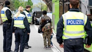 In den vergangenen sieben Tagen sind laut dem deutschen Innenministerium 729 Versuche der illegalen Einreise unterbunden worden. (Bild: AFP/MICHAELA STACHE)