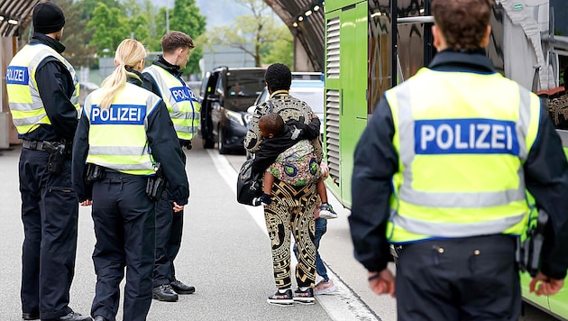 In den vergangenen sieben Tagen sind laut dem deutschen Innenministerium 729 Versuche der illegalen Einreise unterbunden worden.