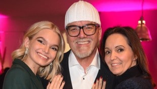 DJ Ötzi mit Gattin Sonja Kien-Friedle und Tochter Lisa-Marie: Die Familie ist viel unterwegs. Am Muttertag kommen aber alle zusammen. (Bild: Pressefoto Scharinger/Daniel Scharinger)