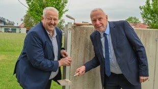 Einst hatten Srienz (li) und Sadovnik die Kelle in der Hand, heute managen sie ihre Gemeinde! (Bild: Evelyn Hronek)