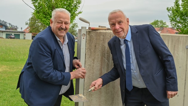 Einst hatten Srienz (li) und Sadovnik die Kelle in der Hand, heute managen sie ihre Gemeinde! (Bild: Evelyn Hronek)
