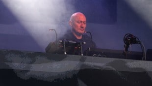 Paul Kalkbrenner legte am Salzburger Residenzplatz auf (Bild: Tröster Andreas)