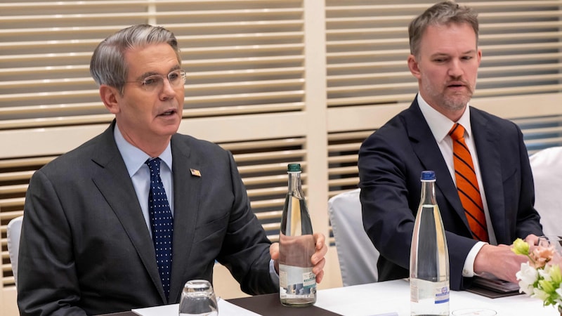 US-Finanzminister Scott Bessent (links) und der US-Handelsbeauftragte Jamieson Greer (Bild: AFP/HANDOUT)