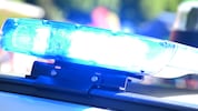 Die alarmierte Polizei konnte nur noch die vom Täter geleerte Brieftasche finden.