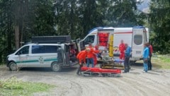 Der Verletzte wurde von der Bergrettung geborgen und dann dem Roten Kreuz übergeben.