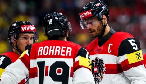 Österreichs Nationalteam mit Benjamin Baumgartner und Co. sind nach der Niederlage gegen Schweden enttäuscht. (Bild: GEPA)