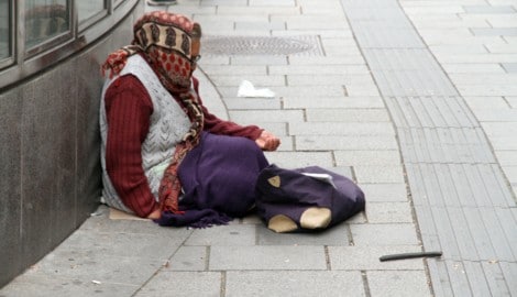 Diese Woche wurden die Strafen für illegales und aggressives Betteln erhöht (Symbolbild). (Bild: Andi Schiel)