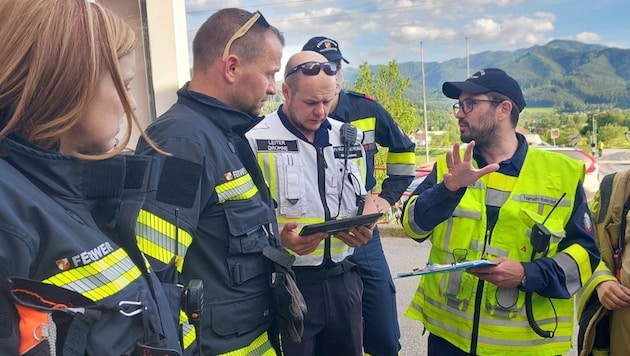 Die Freiwillige Feuerwehr Hadersdorf übernahm die Einsatzleitung. (Bild: FF Hadersdorf)