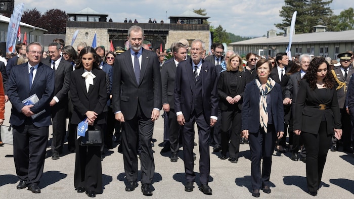 Das spanische Königspaar und Bundespräsident Van der Bellen mit Gattin beim Gedenken in ...