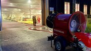 Die Feuerwehr rückte unter anderem mit dem Großlüfter an.