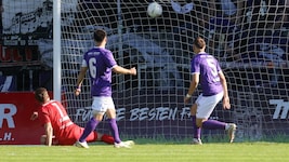 Florian Jamnig (l.) gelang die frühe Imster Führung in Salzburg. (Bild: Tröster Andreas)