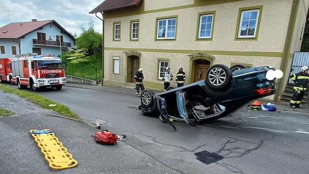 An der Unfallstelle präsentierte sich den Einsatzkräften ein dramatisches Bild. (Bild: FF Vorau)