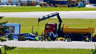 Bei der Bruchlandung blieben alle vier Insassen unverletzt. (Bild: Markus Tschepp)