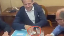 Dieser kleine Gegenstand sorgt derzeit für ordentlich Gesprächsstoff.  (Bild: @nexta_tv)