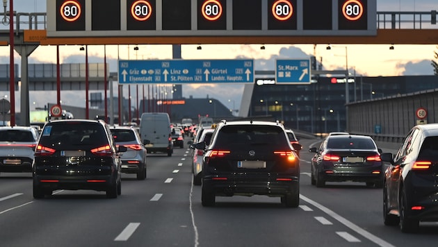 Wer aus dem Burgenland mit dem Auto zur Arbeit pendelt, braucht derzeit mehr Zeit und starke Nerven. (Bild: Spitzbart Wolfgang)