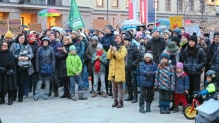 In Innsbruck gingen Demonstranten im Jänner mehrfach gegen die FPÖ auf die Straße. (Bild: Johanna Birbaumer)