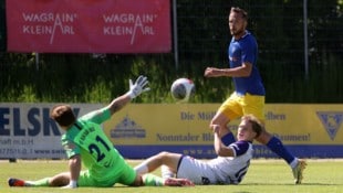 Lürzer (o.) trifft, der SAK schlägt Hallwang. (Bild: Tröster Andreas)