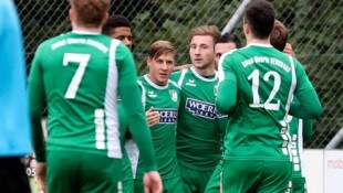 Christian Grössinger (Mitte links) besiegelt Meisterschaft mit Siegtor.