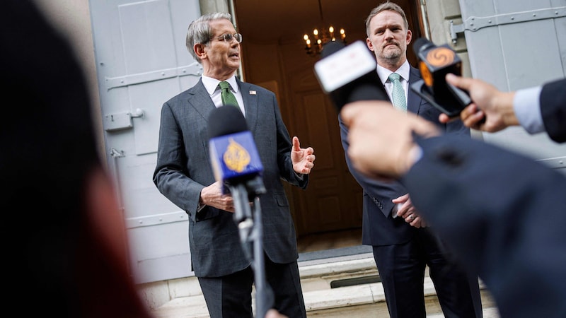 US-Finanzminister Scott Bessent und der US-Handelsbeauftragte Jamieson Greer (Bild: AFP/VALENTIN FLAURAUD)