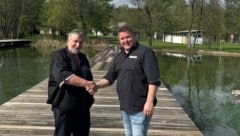 Josef Hofmayer und Gerfried Steiner sind am See für die Gäste da. (Bild: zvg)