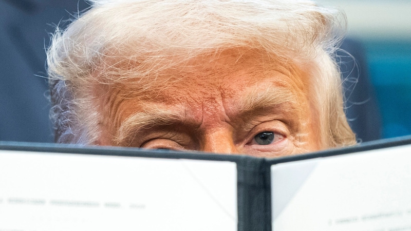 US-Präsident Donald Trump kündigte eine „weltbewegende“ Verordnung an. (Bild: EPA/JIM LO SCALZO / POOL)