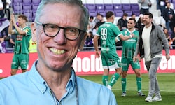 Markus Katzer (re.) äußert sich zur Personalie Peter Stöger (2. von li.).