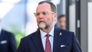 Schellhorn selbst gestand bereits ein, dass sein Vergleich mit der NS-Zeit absolut unpassend war. (Bild: APA/MAX SLOVENCIK)