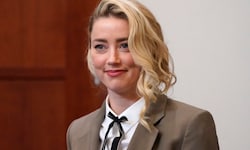 Amber Heard ist wieder Mama geworden und zeigt zum Muttertag das erste Foto ihrer Zwillinge.
