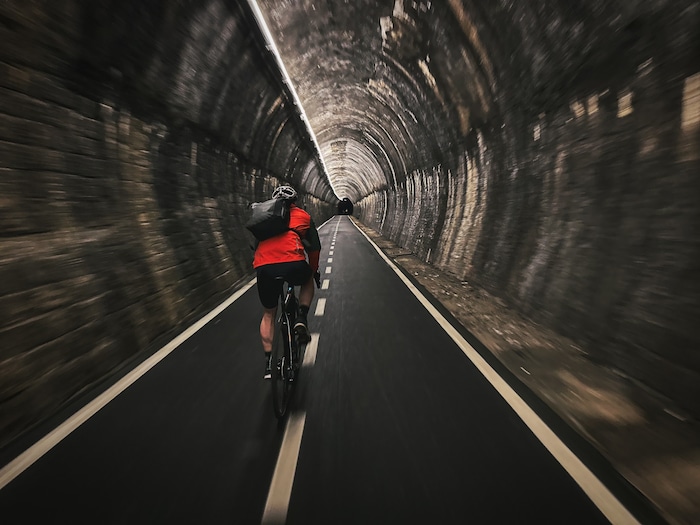 Der Radweg führt durch mehrere aufgelassene Eisenbahntunnel