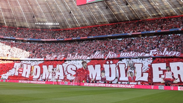 War diese Choreographie zum Abschied von Thomas Müller zu wenig der Ehre für die Klublegende? (Bild: AFP/APA/Alexandra BEIER)