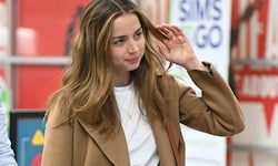Ana de Armas bei der Ankunft am Flughafen in New York