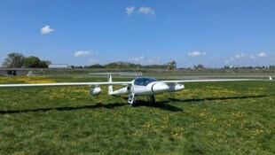 Mit diesem Forschungsflugzeug der FH Aachen wurde das 25.000 Quadratkilometer große Waldgebiet ...