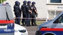 Wieder löste eine Bombendrohung gegen eine Schule einen Großeinsatz aus (Bild: Matthias Lauber/laumat.at)