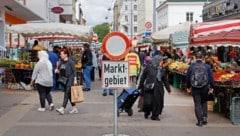 Zu der lebensgefährlichen Attacke war es kurz vor Mitternacht am Viktor-Adler-Markt gekommen (Symbolbild). (Bild: Groh Klemens)