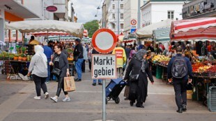 Zu der lebensgefährlichen Attacke war es kurz vor Mitternacht am Viktor-Adler-Markt gekommen ...