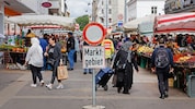Zu der lebensgefährlichen Attacke war es kurz vor Mitternacht am Viktor-Adler-Markt gekommen (Symbolbild). (Bild: Groh Klemens)
