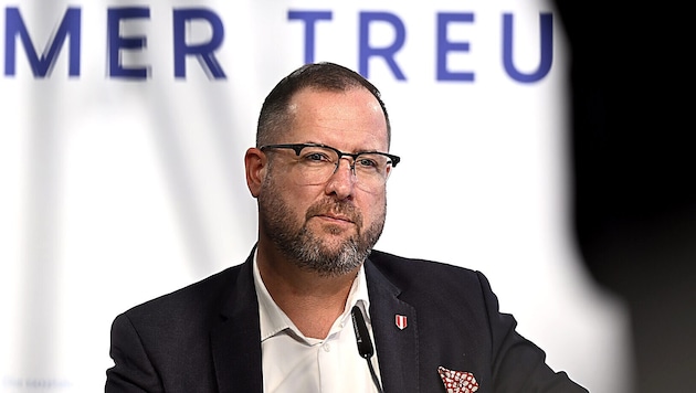 FPÖ-Generalsekretär Christian Hafenecker ortet „Wählertäuschung“ und kündigt eine Ministerklage ...
